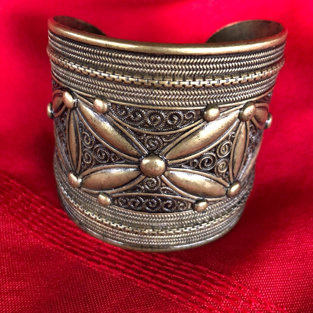 Bracelet cuff. Vintage mixed metals.